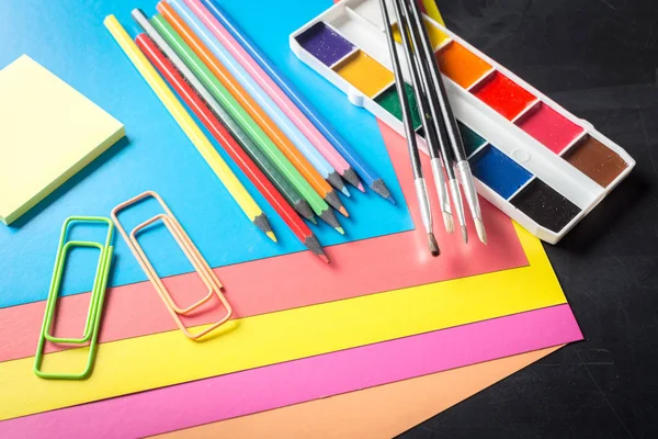 Ofis, banka donatımı kolaj