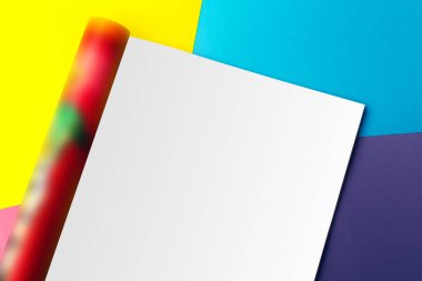 Dergi sayfaları yüksek açılı görünüş