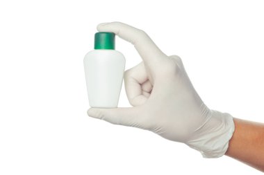 Doktor el içinde mavi steril cerrahi eldiven ilaç şişesi holding 