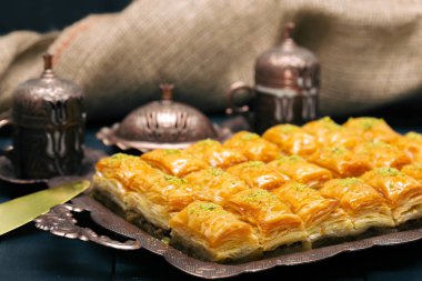 Türk ramazan tatlı Baklava gümüş tepsi, yakın çekim