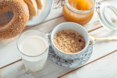 sağlıklı müsli kahvaltı yükseltilmiş görünümü 