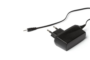 Elektrik güç adaptörü beyaz arkaplanda izole edildi