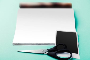 Dergi sayfaları yüksek açılı görünüş