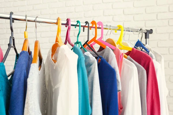 Kleding Rek Met Hangers Vergrote Weergave — Stockfoto