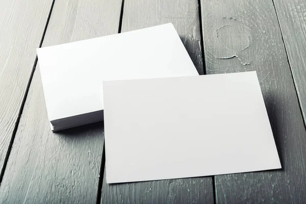 Λευκές Επαγγελματικές Κάρτες Ξύλινο Φόντο — Φωτογραφία Αρχείου