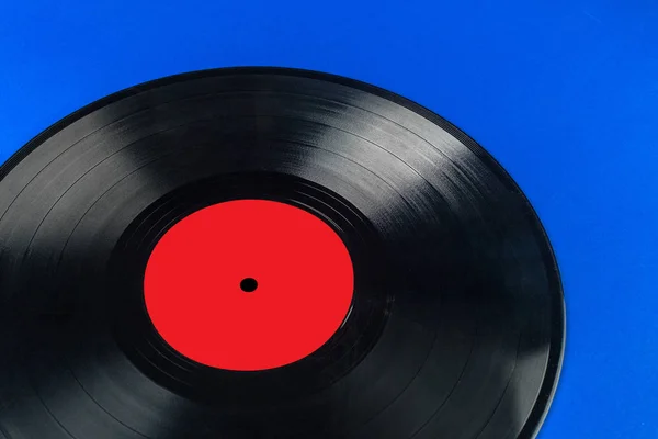 青色の背景にレトロなビニール レコード — ストック写真