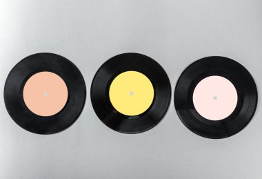 gri arka plan üzerinde Vintage Vinil yakın çekim 