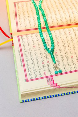 İslami kitap Kuran Kerim closeup görünümü