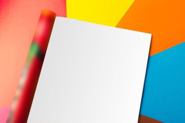 Dergi sayfaları yüksek açılı görünüş