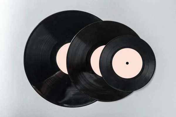 Vinyl Auf Grauem Hintergrund Nahaufnahme — Stockfoto