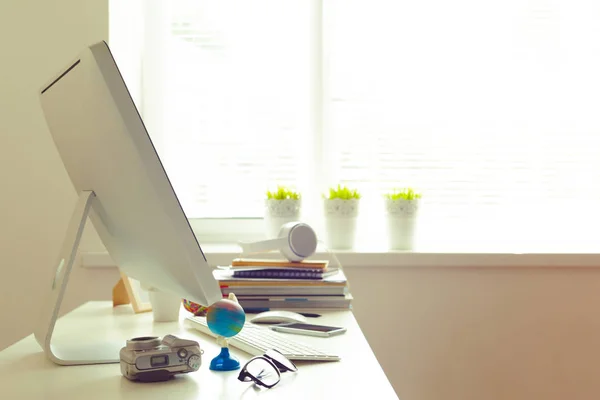 Mesa Trabajo Con Ordenador Concepto Negocio —  Fotos de Stock