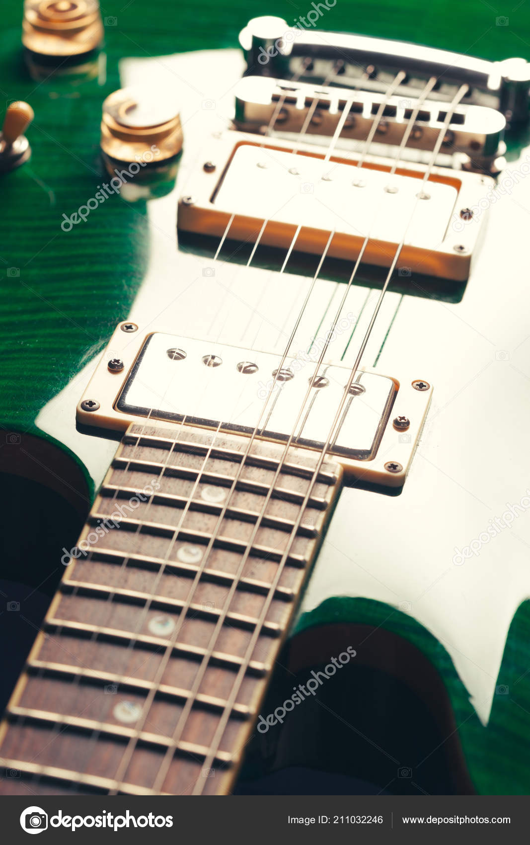 Honesto discordia árabe Piezas Guitarra Eléctrica Fondo Cerca: fotografía de stock © Fotofabrika  #211032246 | Depositphotos