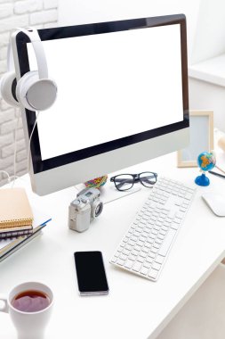 çalışma tablosu ile bilgisayar, iş kavramı  