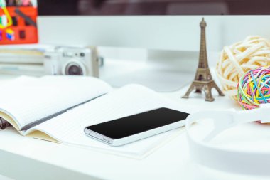 çalışma tablosu ile bilgisayar, iş kavramı  