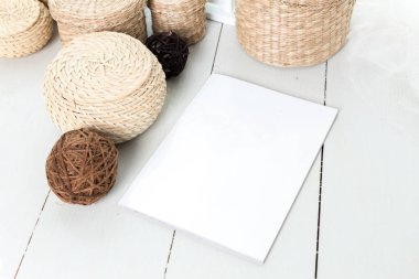 Yukarı alay, kağıt, beyaz sayfa fotoğraf