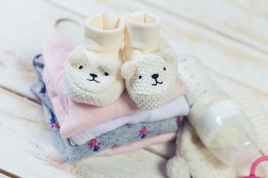 moda trendy kıyafetler ve kids sayfalar kümesi küçük kız bebek için