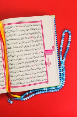 İslami kitap Kuran Kerim closeup görünümü