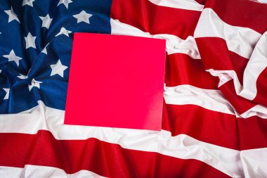 Amerikan bayrağı kırmızı kart, yakın çekim kağıt 
