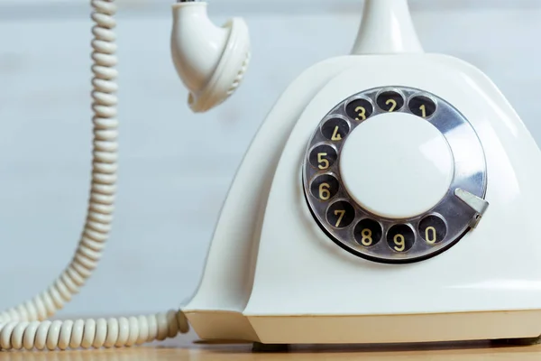 Vista Cerca Del Teléfono Blanco Retro Mesa — Foto de Stock