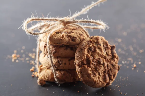 kazık gri arka plan üzerinde ev yapımı kurabiye yakın çekim 