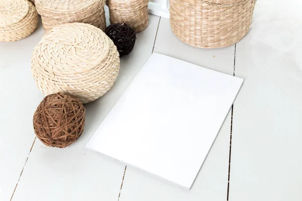 Yukarı alay, kağıt, beyaz sayfa fotoğraf