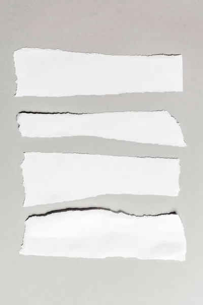 Кусочки Белой Рваной Бумаги Крупным Планом — стоковое фото
