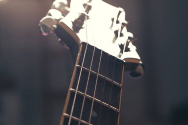 Elektro gitar parçaları üzerinde arka plan, yakın çekim