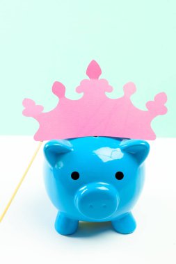 Mavi kumbara pembe taç