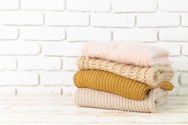 Örme kazak, yakın çekim yığını beyaz rahat 