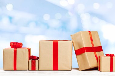 Eski masada hediyeler yığını önden görünümü