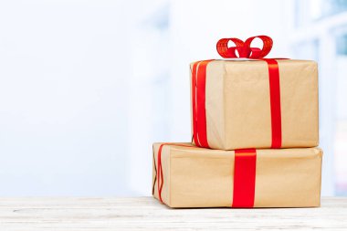 Eski masada hediyeler yığını önden görünümü