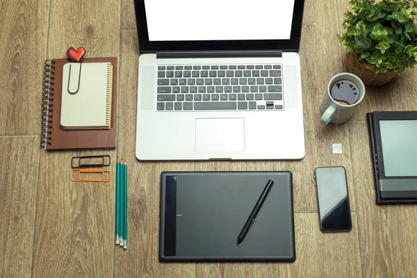 Üstten görünüm Tasarımcısı çalışma yerin