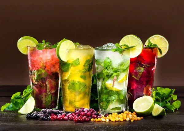 Collezione Cocktail Tropicali Colorati — Foto Stock