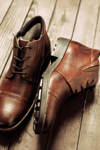 Conceito Moda Com Sapatos Masculinos Fundo Madeira — Fotografia de Stock