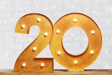 Ampulleri parlayan ile büyük plastik numaraları