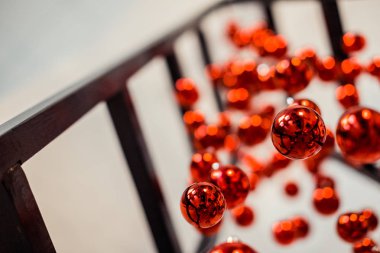 doğal nesnelerin görünümünü de renkli Noel dekorasyon