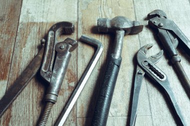 Ahşap rustik arka plan üzerinde çalışma araçları