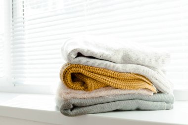 Kazak örme yığını beyaz rahat 