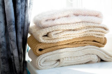 Kazak örme yığını beyaz rahat 