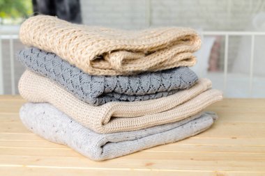 Kazak örme yığını beyaz rahat 