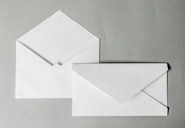 çok Close-up beyaz boş zarflar 