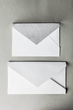 çok Close-up beyaz boş zarflar 