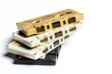 Beyaz arka plan üzerinde yalıtılmış bağbozumu kaset