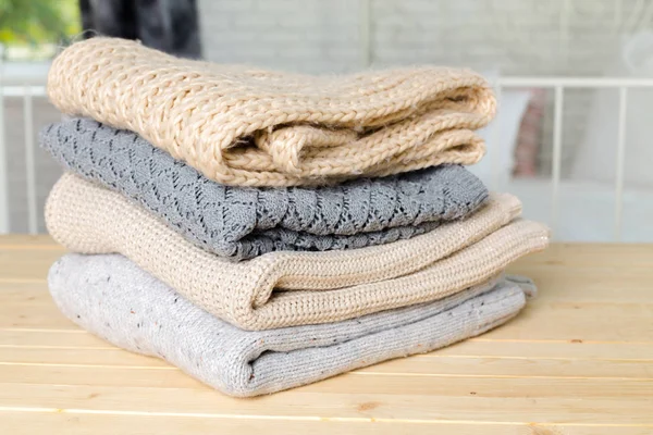 Kazak örme yığını beyaz rahat 