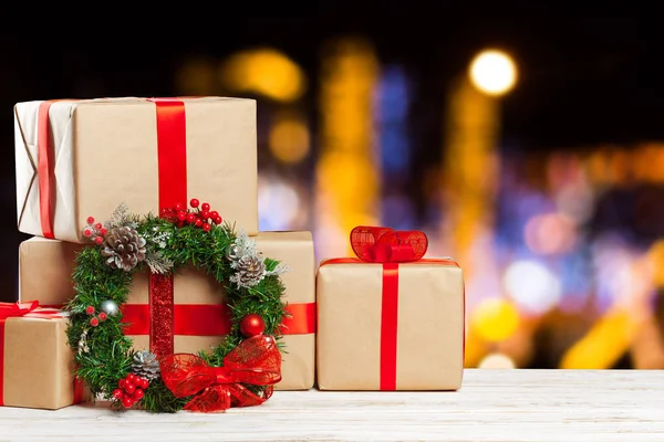 Eski masada hediyeler yığını önden görünümü