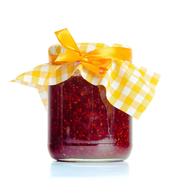 Cam kavanoz reçel beyaz arka plan üzerinde izole ile