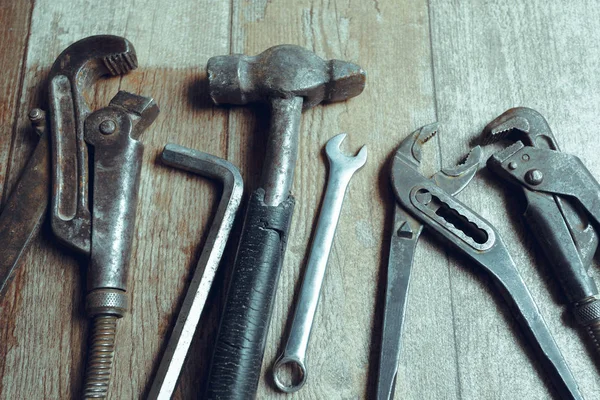 Ahşap rustik arka plan üzerinde çalışma araçları