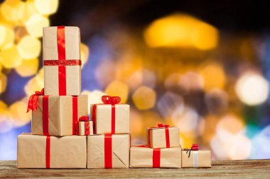 Eski masada hediyeler yığını önden görünümü