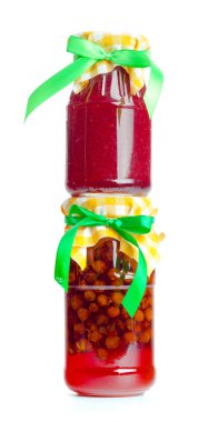 Beyaz arka plan üzerinde izole farklı sıkışmaları ile cam kavanoz