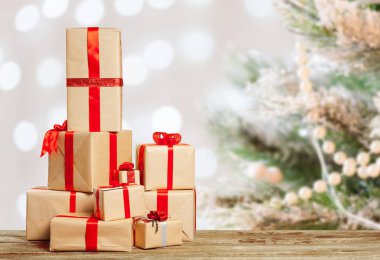 Eski masada hediyeler yığını önden görünümü